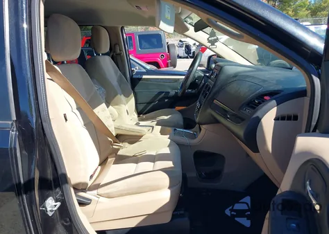 2016 Dodge Grand Caravan Sxt z USA, uszkodzony, nr VIN 2C4RDGCG5GR329547